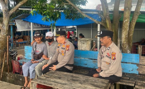 Jaga Situasi Kondusif Pilkada, Polsek Tembilahan Sambangi Masyarakat Sekitar Pelabuhan Pelindo