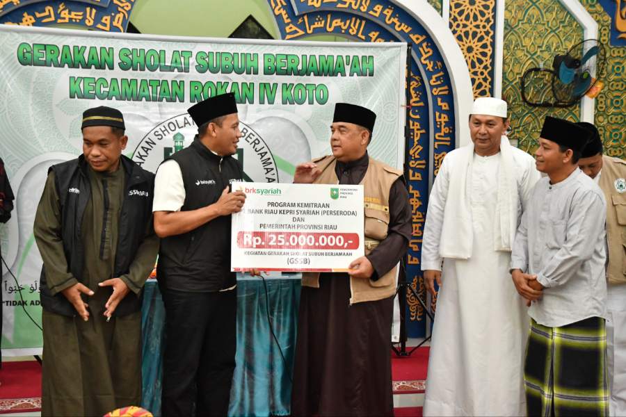 BRK Syariah Serahkan Bantuan Program Kemitraan Untuk Masjid di Rohul