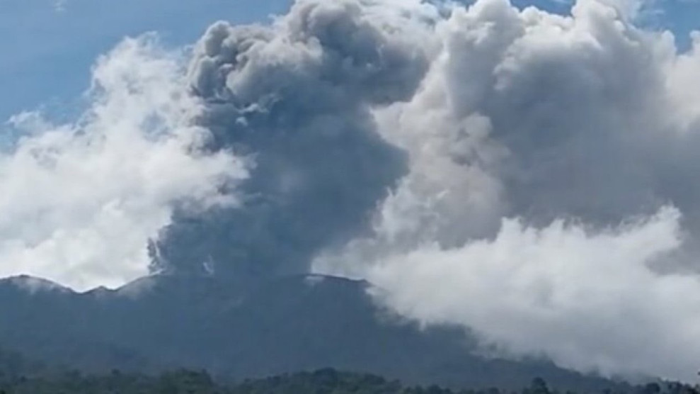 Gunung Marapi Sumbar Erupsi Lagi, Warga di Sepanjang Aliran Lembah Diminta Waspada