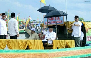 Bupati Inhil Bangga Dengan Masyarakat Desa Intan Mampu Jadi Pelopor Festival Sungai Indragiri