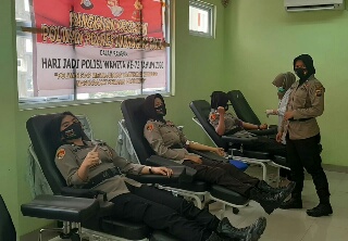 Peringati Hari Jadi Ke-72, Polwan Polres Inhu Lakukan Donor Darah