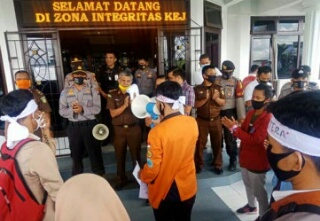 BEM STIE Gelar Aksi Demo di Kejari Inhu Terkait Dugaan Korupsi Alkes