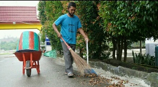 Bangga dan Haru, Anak Seorang Penjaga Sekolah di Siak Riau Lulus Jadi Polisi