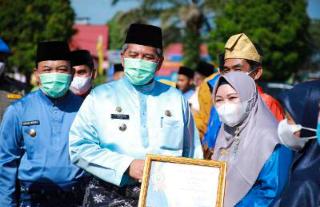 Bupati Siak Berikan Penghargaan kepada ke Sejumlah Profesi