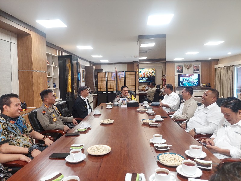 Pengurus  PWI Riau Sambangi Mapolda Riau, Irjen Pol Iqbal Paparkan Keberhasilan Pengamanan Pemilu