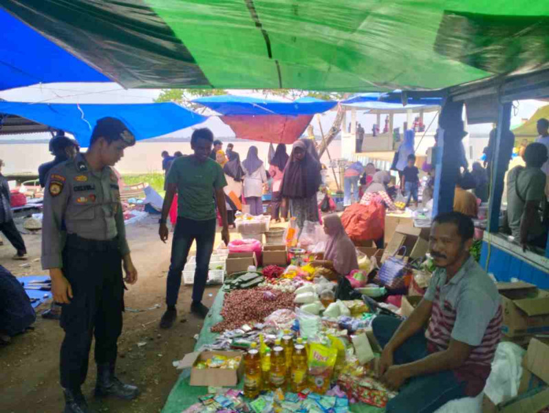 Beri Imbauan Kamtibmas, Jajaran Polsek Kuindra Patroli ke Pasar Mingguan
