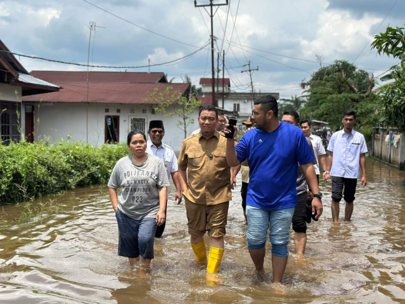 Banjir Melanda Kecamatan Lima Puluh, Ratusan KK Mengungsi