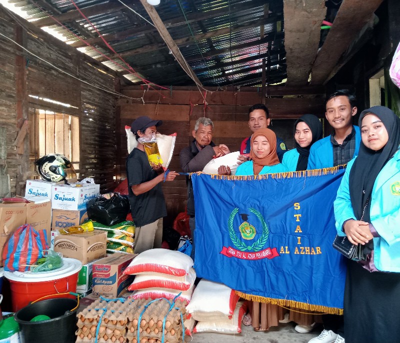 Galang Dana, DEMA STAI Al Azhar Pekanbaru Serahkan Bantuan Untuk Korban Banjir Bandang Sumbar