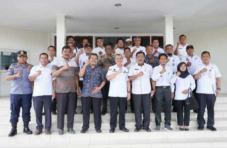 Camat & Kades Sampaikan Jalan Rusak di Batang Cenaku, Gubri Perintahkan Langsung Perbaiki