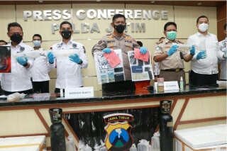 Petugas Gagalkan Penjualan Puluhan Ribu Benih Lobster