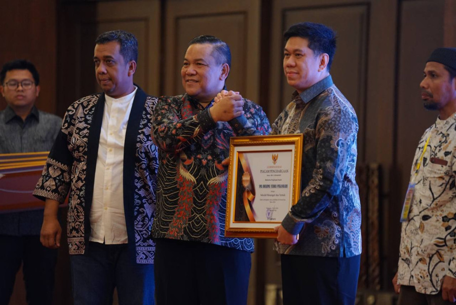 Dinilai Inovatif dan Adaktif, Kepala SMA 8 Pekanbaru  Terpilih Jadi Kepsek Terbaik 2024