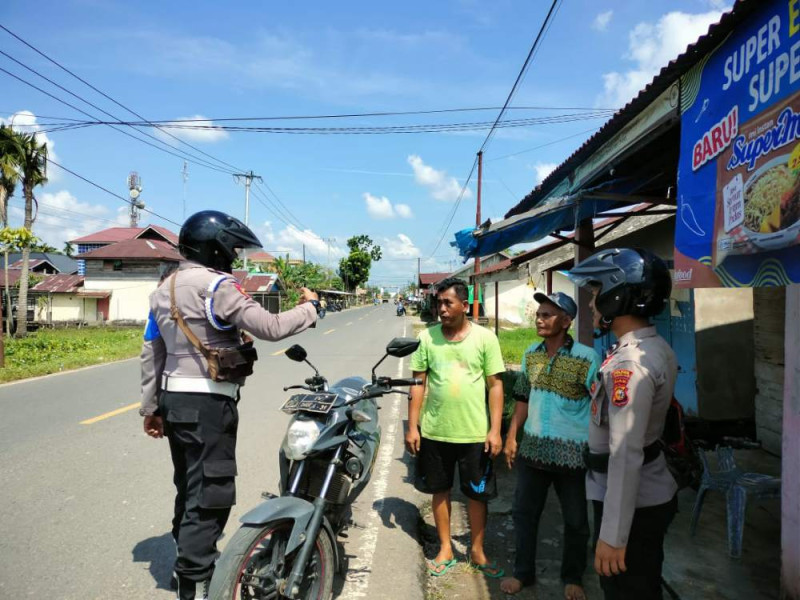 Personil Polsek Tempuling Lakukan Patroli Berikan Edukasi Pasca Pilkada