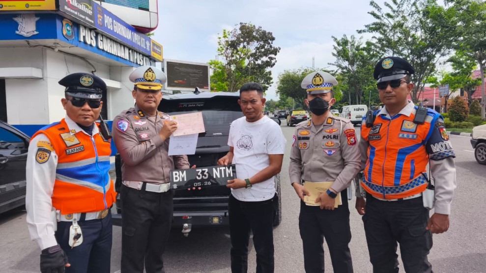 Razia TNKB di Pekanbaru, 15 Pengendara Ditilang dan 10 Pelat Diamankan