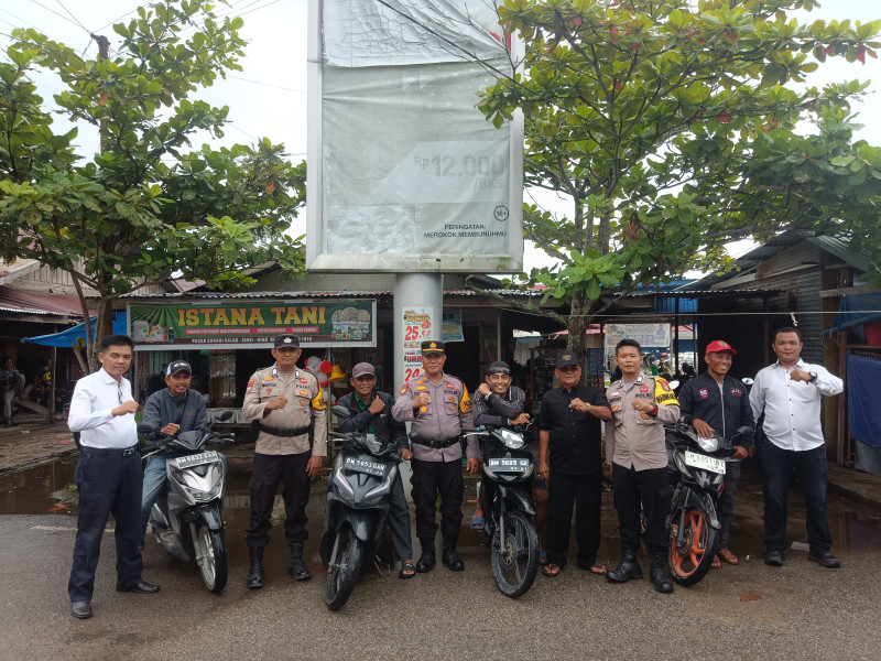 Kapolsek Tempuling Berjumpa Santai dengan Pengojek di Sungai Salak, Sampaikan Edukasi Pasca Pilkada 2024