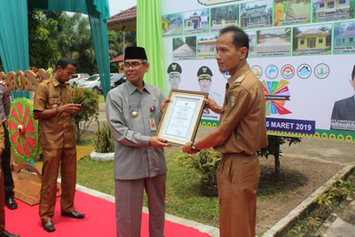 Diserahkan Bupati Saat Musrenbang, LTD Terbaik I, Kolektor Terbaik Tahun 2018
