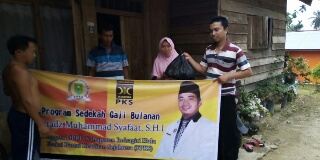 Muhammad Syafaat, Berikan Bantuan Kepada Warga Miskin