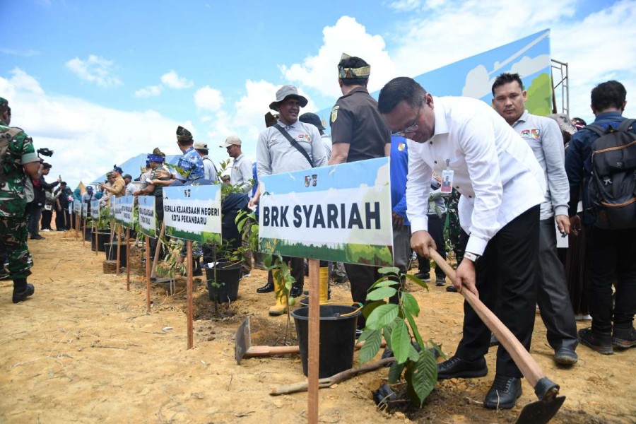 BRK Syariah Ikut Dukung Program Pelestarian Lingkungan dan Swasembada Pangan Pemko Pekanbaru