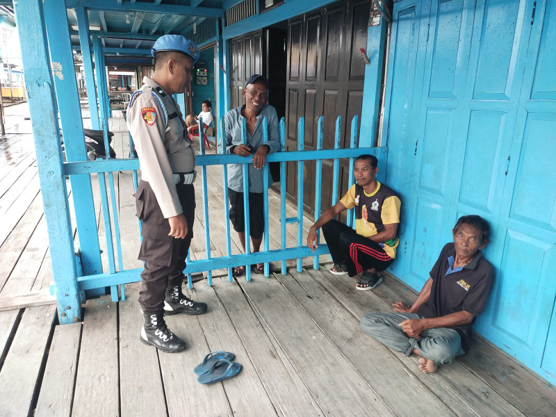 Ciptakan Pilkada Damai, Polsek Concong Sambangi Masyarakat Sampaikan Pesan Pilkada Damai