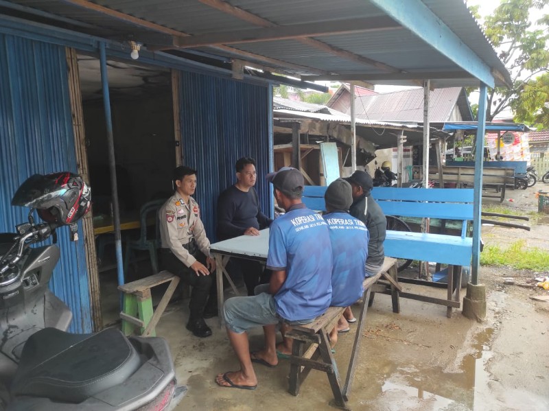 Kapolsek Ipda Fauzan Ajak Masyarakat di Pelabuhan Pelindo Sukseskan Pilkada 2024