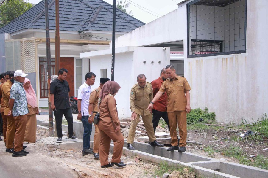 15 Tahun Tak Tersentuh Aspal, Jalan Embun Pagi Pekanbaru Akhirnya Dibangun Drainase