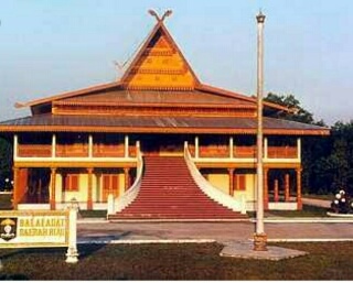 Pengurus LAMR Dikukuhkan, Gubernur: Besar Harapan Masyarakat Riau kepada LAMR 