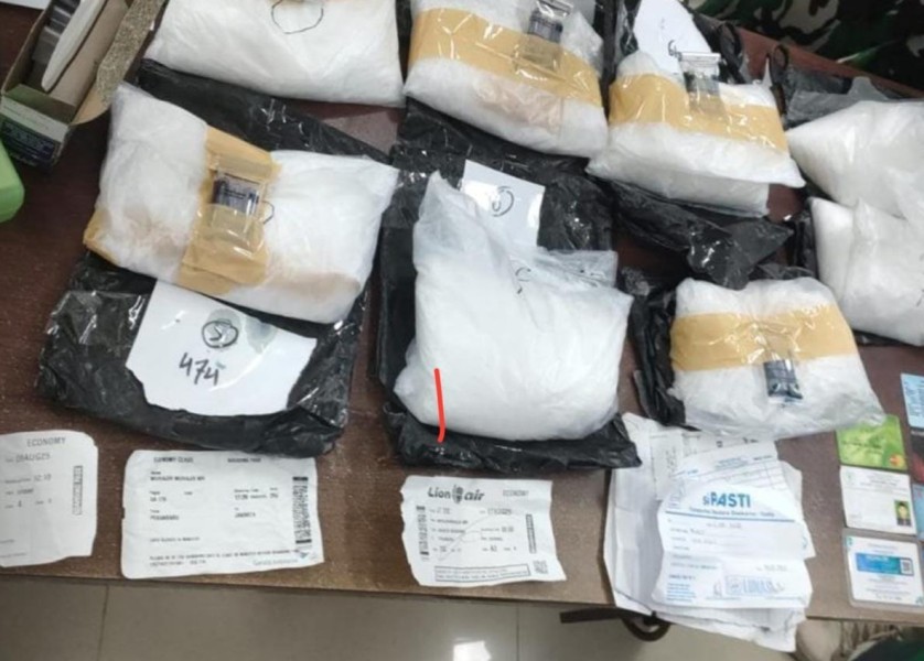 Curigai Koper Hitam, Petugas Gagalkan Penyelundupan 4,1 Kg Sabu di Bandara SSK II