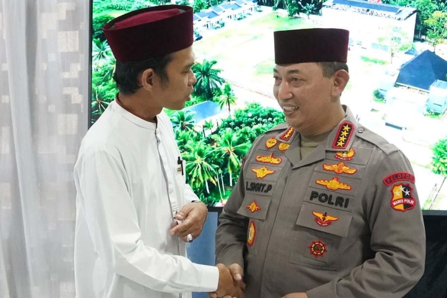 Sambangi Ponpes Ustaz Abdul Somad, Kapolri Sampaikan Pesan Bersatu dalam Keberagaman