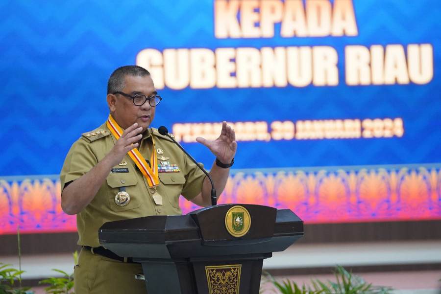 Dinilai Telah Berjasa, Gubri Dianugerahi Bintang LVRI