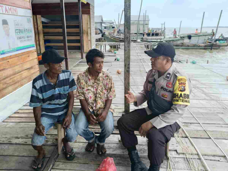 Gencar Patroli Sambang, Bhabinkamtibmas Sungai Bela Pastikan Kamtibmas Tetap Kondusif