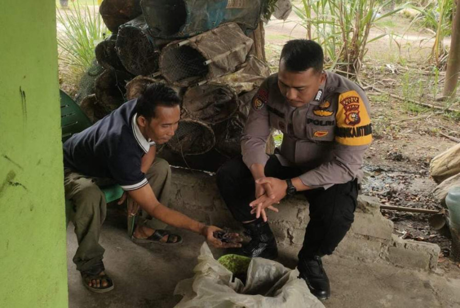 Ciptakan Keamanan Pasca Pilkada, Polsek Sabak Auh Melalui Bhabinkamtibmas Gencar Beri Imbauan pada  Warga