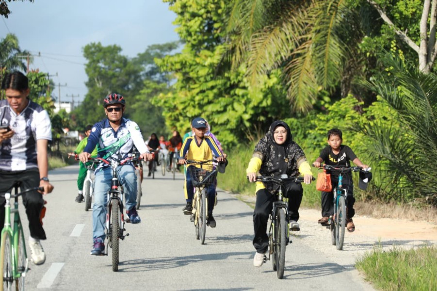 Antusias Warga Bungaraya Meriahkan Tour de Sawah HUT ke-80 RI