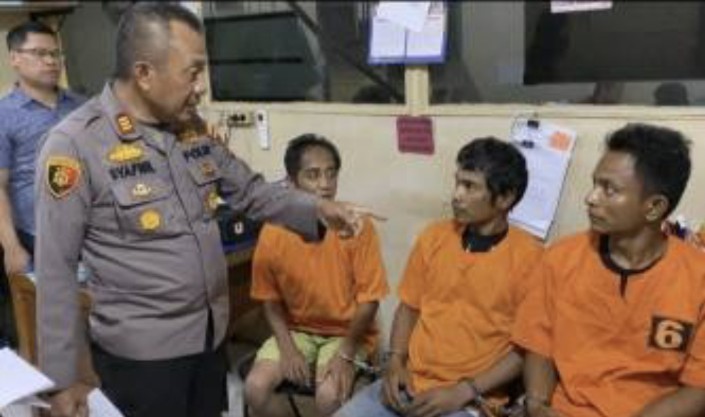 Tiga Maling Tertangkap Tangan Bongkar Eks Kantor Kejati Riau Arifin Achmad Pekanbaru