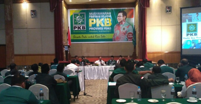 Kupas Hasil Survey, PKB Riau Nilai Lukman Edy Miliki Momentum Maju untuk Riau 1