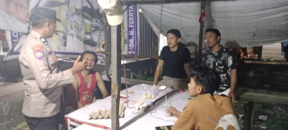 Polsek Tempuling Gelar Cangkruk Malam Bersama Warga, Berikan Edukasi Pasca Pilkada 2024