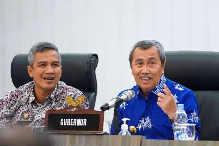 Gubernur Riau Syamsuar Ingatkan Kepsek SMA/SMK se Riau Bahaya LGBT