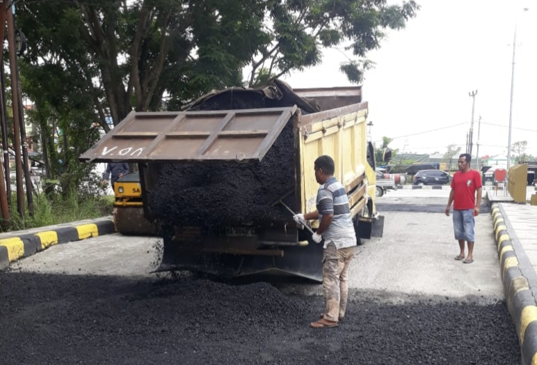 Jalan Lingkungan Kampus UIN Suska Kembali Mulus, Rektor Ucapkan Terimakasih kepada Gubri Wahid