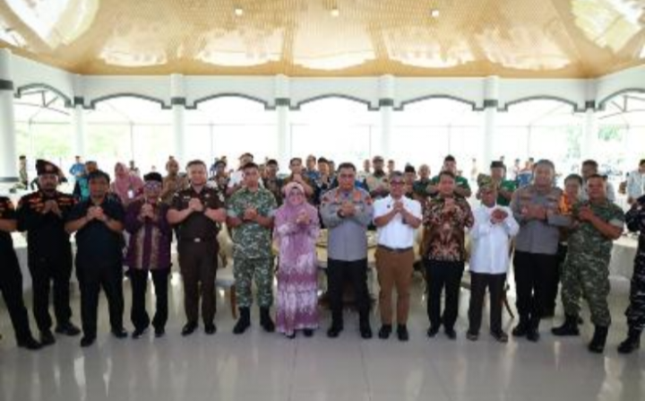 Kapolda Riau Sambangi Siak, Bupati Afni Paparkan Sejarah Kesultanan hingga Potensi Wisata