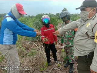 Babinsa Kampung Dayun Sosialisasikan Pencegahan Karhutla 