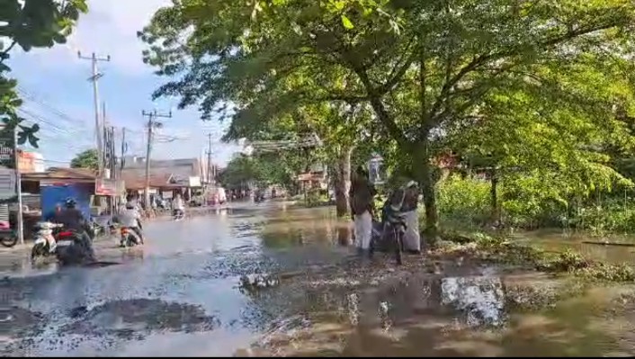 Penuh Lubang Sering Kebanjiran, Pemprov Riau Segera Perbaiki Jalan Cipta Karya Pekanbaru