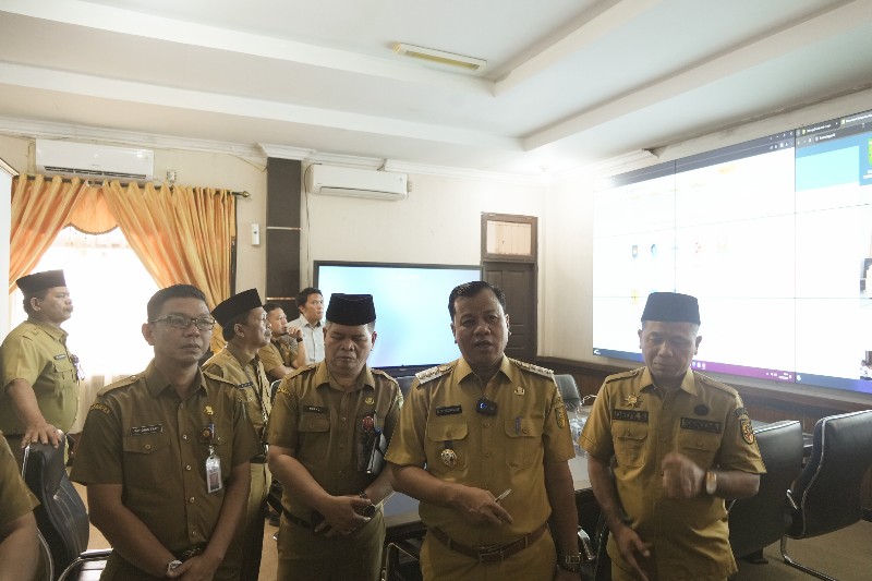 Tinjau Command Centre, Bupati Optimis 2024 Terapkan Kuansing Digital