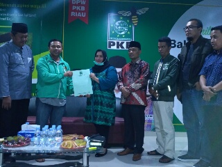 PKB Serahkan SK Dukungan untuk Pasangan Kasmarni-Bagus Santoso di Pilkada Bengkalis