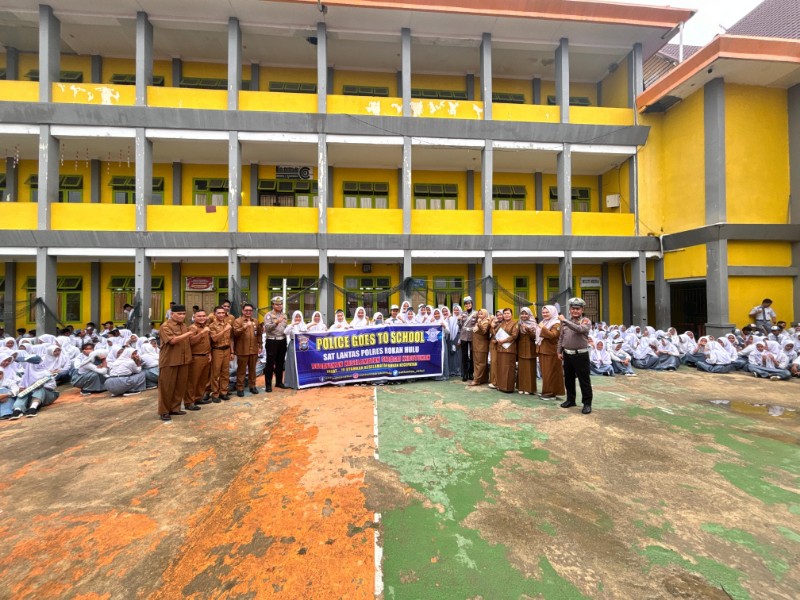 Satlantas Polres Rohul Go To School Sampaikan Pesan Pilkada Damai 2024