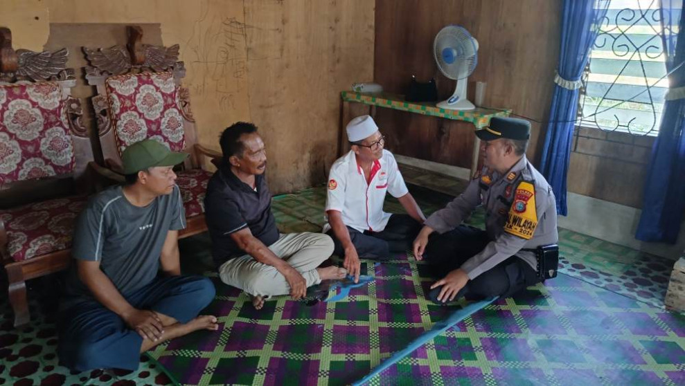 Kapolsek Tempuling Berjumpa Santai dengan Tokoh Masyarakat untuk Pererat Hubungan Persaudaraan