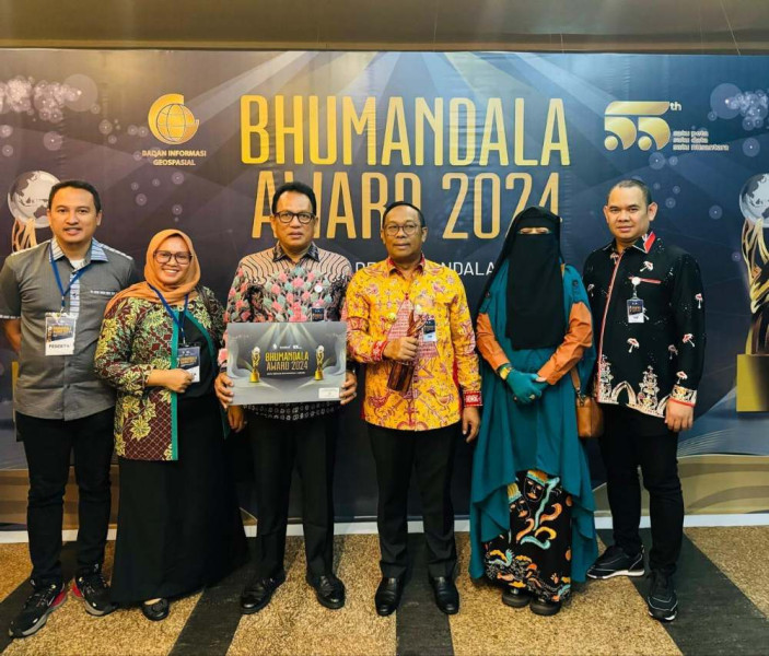 Pj Gubernur Riau Terima Penghargaan Bhumandala Award 2024 Kategori Provinsi Bhumandala Kinerja Sampul Jaringan IG