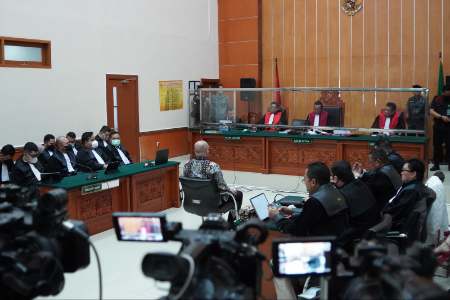 Majelis Hakim Vonis Teddy Minahasa Penjara Seumur Hidup 