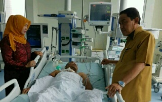 Bupati Inhil Kembali Lihat Kondisi Malian Gazali Di RSUD Arifin Ahmad