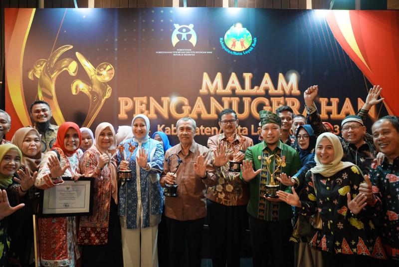 Gubri Syamsuar Terima Anugerah Provinsi Layak Anak