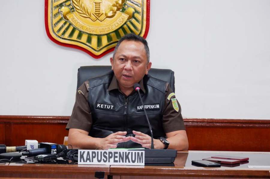 Kasus Impor Gula Terus Bergulir! Direktur Bulog, Kasi P2 KPPBC Pekanbaru dan Pegawai Kementerian Diperiksa