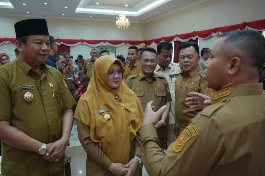 Bupati Siak Afni Minta Peran Aktif Dunia Usaha Membangun Jalan dan Lingkungan Sosial