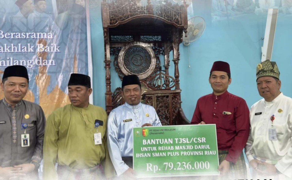 Riau Petroleum Bantu Perbaikan Masjid Darul Ihsan SMAN Plus Provinsi Riau